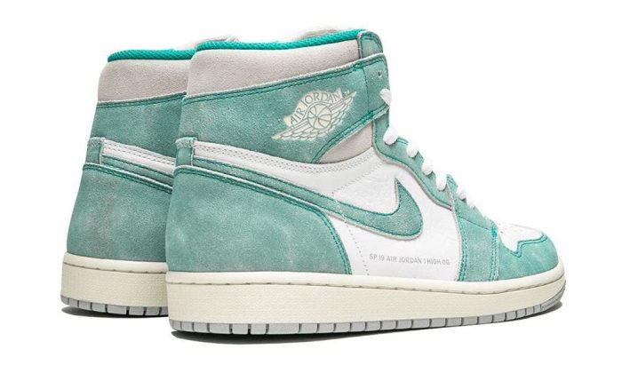 Air Jordan 1 Retro High OG turbo green - Dubai Sneakers