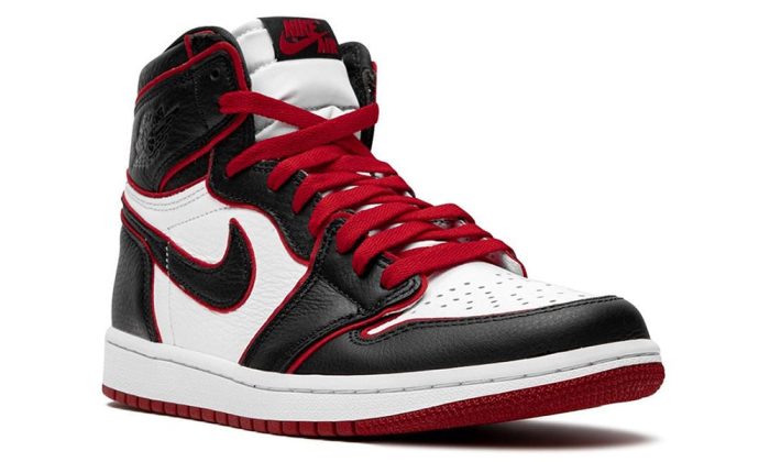 Air Jordan 1 High OG "Bloodline" - Dubai Sneakers