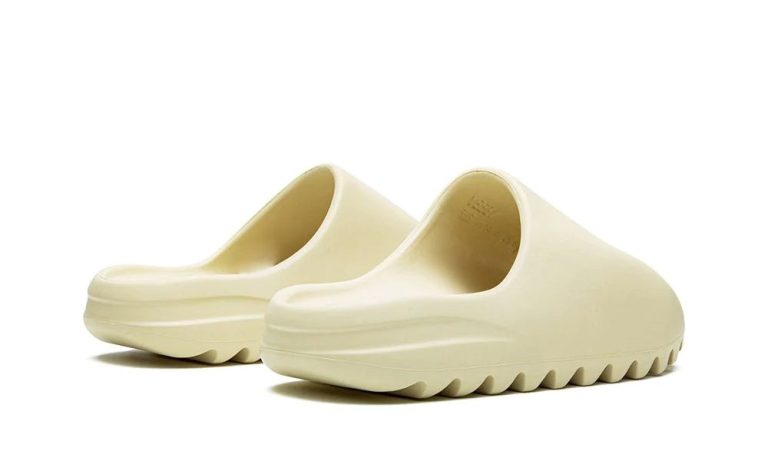 Yeezy Slides "Resin" - Dubai Sneakers