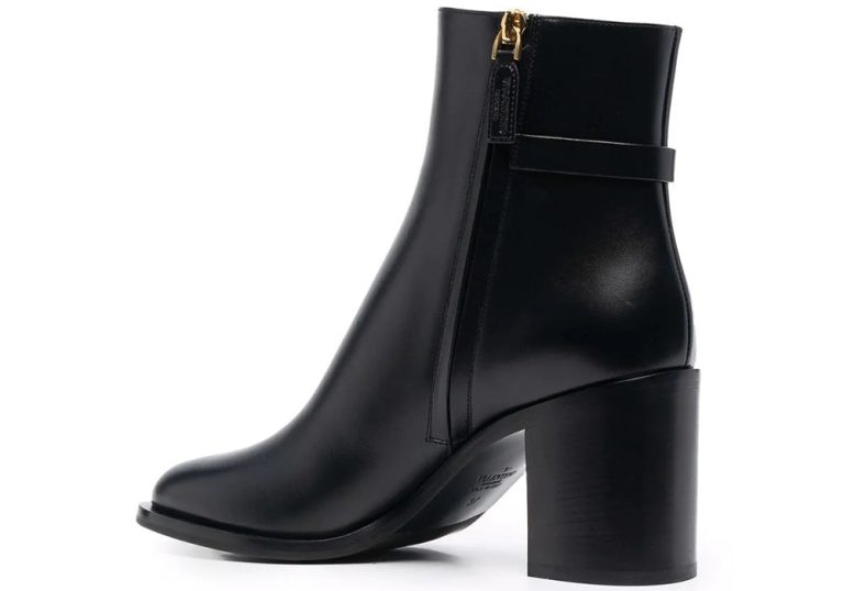 Valentino Garavani Vlogo plaque ankle boots - Dubai Sneakers