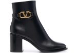 Valentino Garavani Vlogo plaque ankle boots - Dubai Sneakers