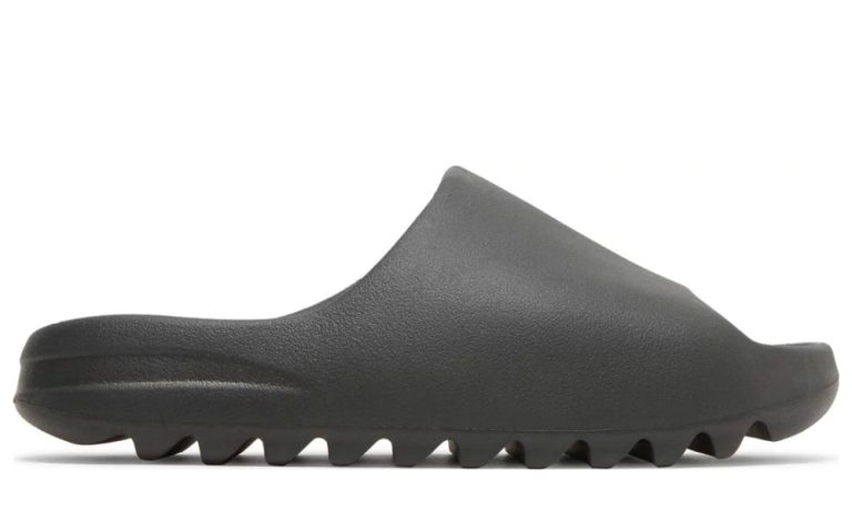 Yeezy Slides  'Onyx' - Dubai Sneakers