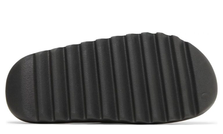 Yeezy Slides  'Onyx' - Dubai Sneakers