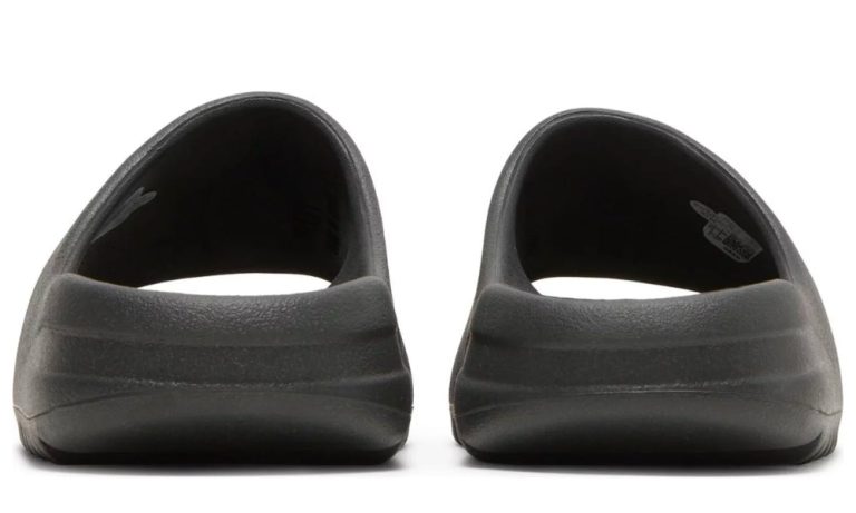 Yeezy Slides  'Onyx' - Dubai Sneakers