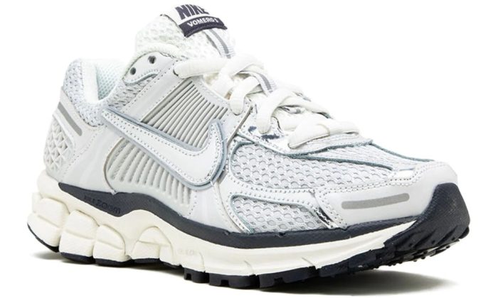 Air Zoom Vomero 5 'Photon Dust Metallic Silver' - Dubai Sneakers